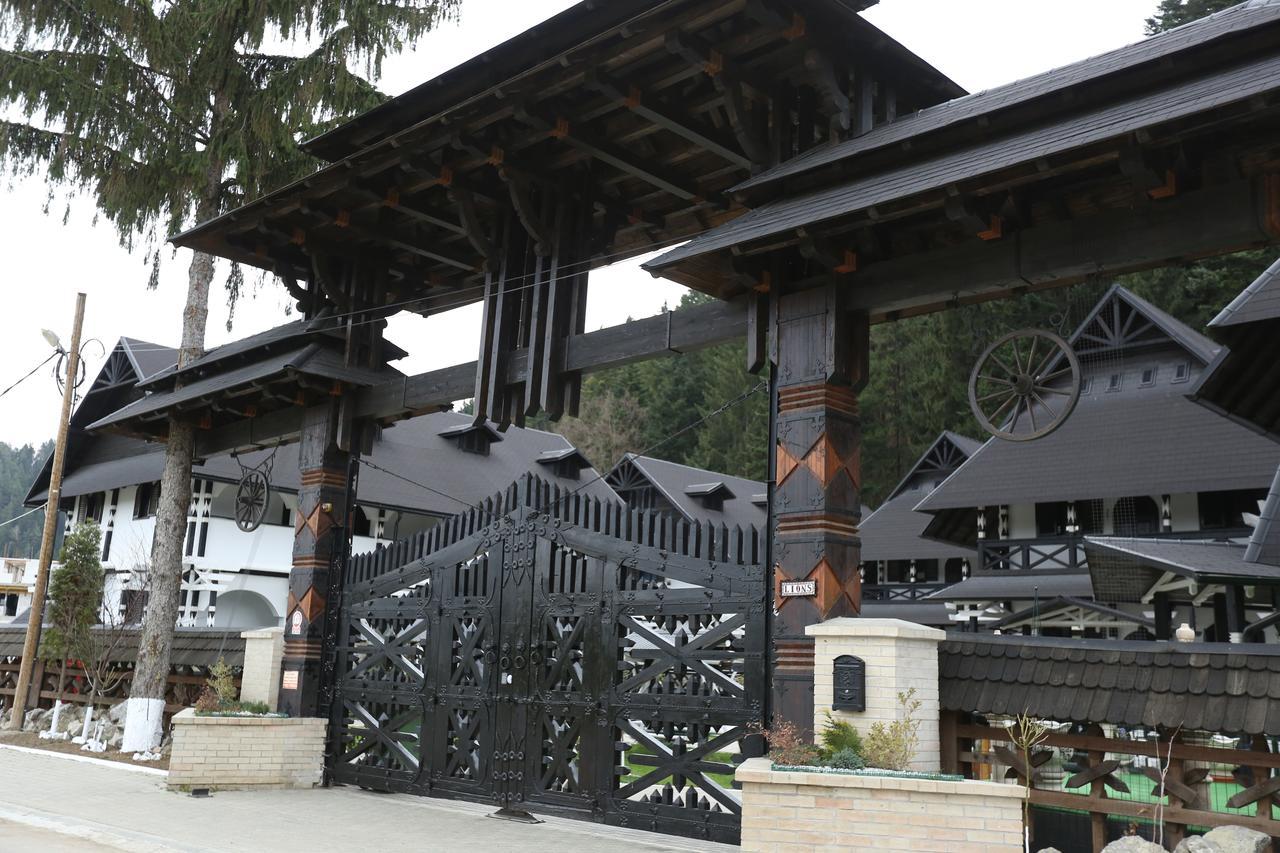 ホテル Complex Lions Bucovina ヴォロネツ エクステリア 写真